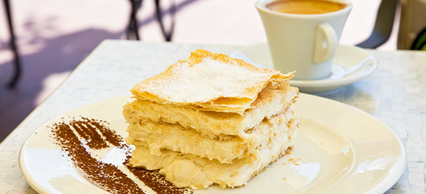 Dessert plate and coffee