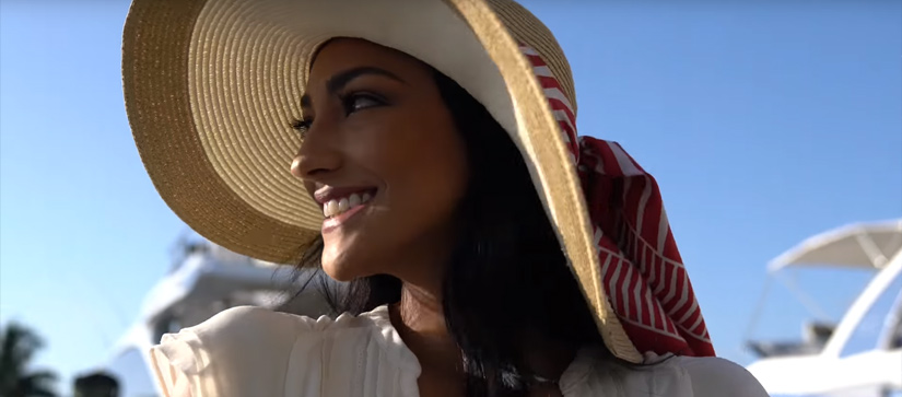 Pretty lady in big hat
