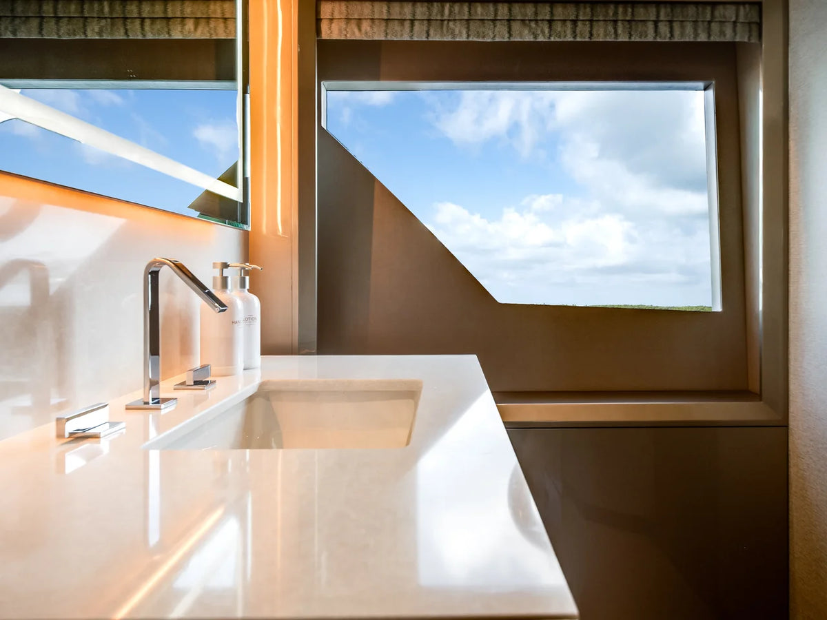 2023 Ocean Alexander 27R 88.0 feet, Ocean Reef, FL #47