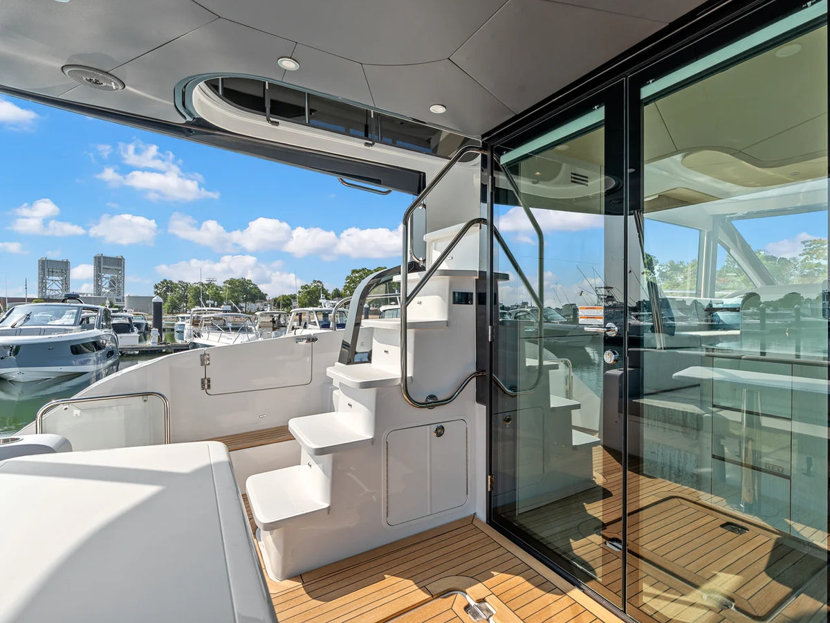 2027 Cruisers Yachts 50 FLY 50.0 feet, Quincy, MA #12