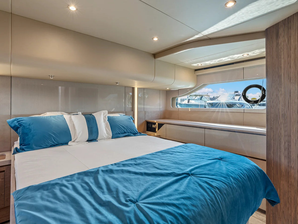 2027 Cruisers Yachts 50 FLY 50.0 feet, Quincy, MA #37
