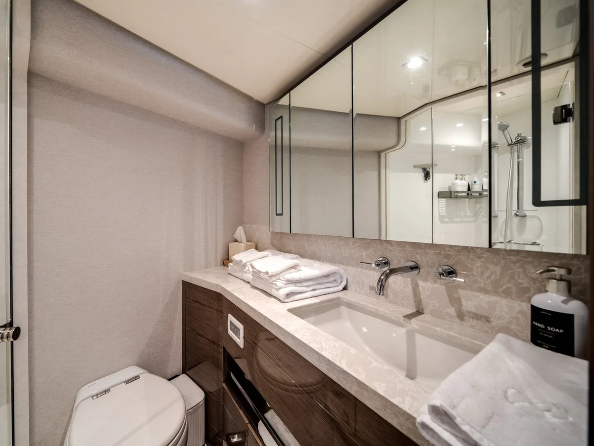 2023 Ocean Alexander 27R 88.0 feet, Ocean Reef, FL #28